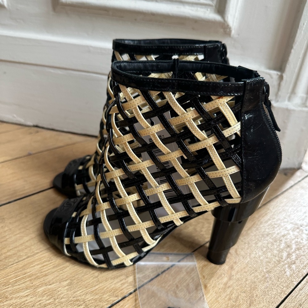 CHANEL Black and Cream Woven Boots - Picture 3 of 13